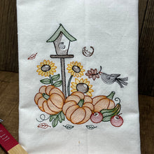 Load image into Gallery viewer, Kitchen Towel - Pumpkin Light
