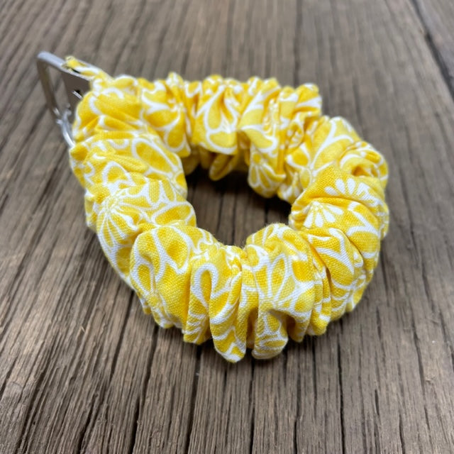 Key Fob - Expandable Wristlet, Yellow Daisy