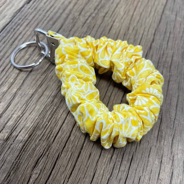 Key Fob - Expandable Wristlet, Yellow Daisy